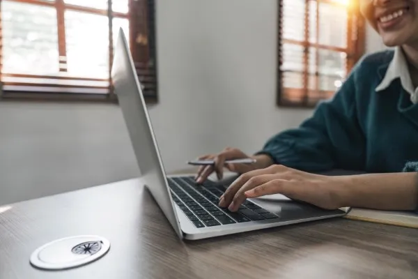 :Optimización SXO aplicada mientras se trabaja en un sitio web desde un portátil