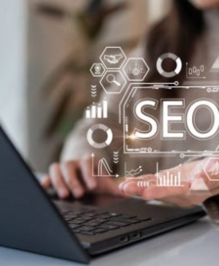 1.Auditoría SEO completa. Una computadora con la palabra SEO