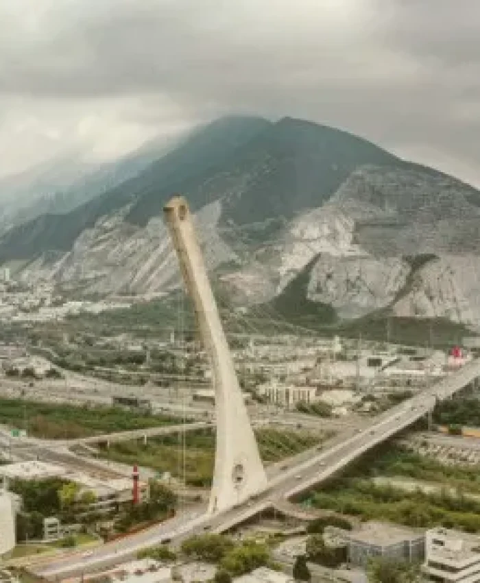 Vista aérea de Monterrey, una ciudad con gran actividad empresarial donde el SEO para empresas en Monterrey impulsa la visibilidad online.