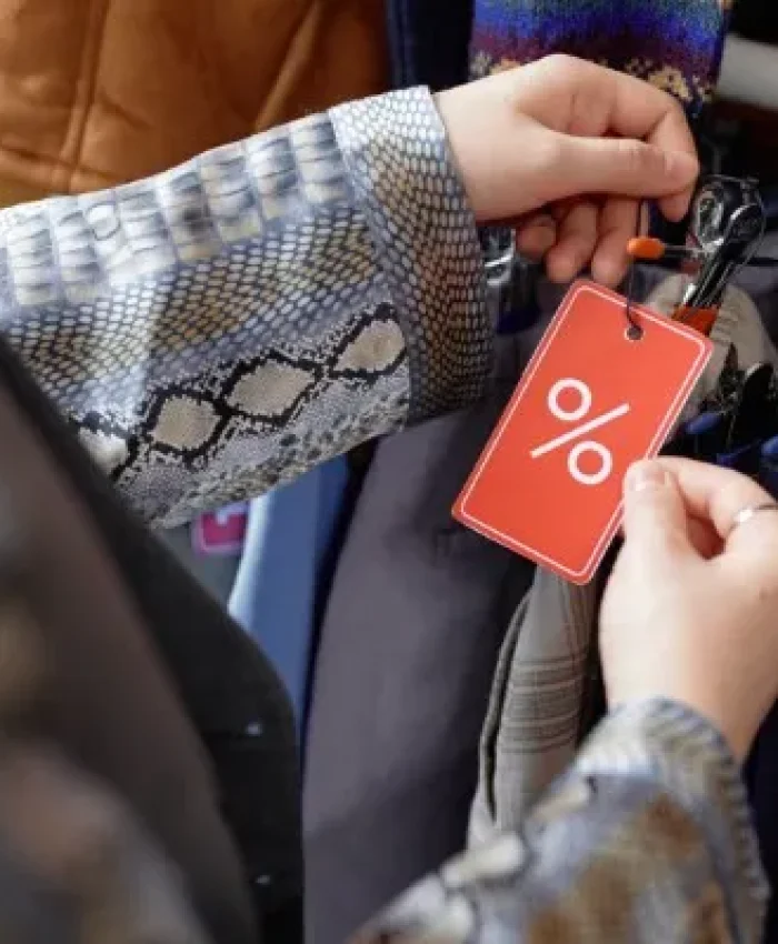 Estrategias de cómo vender más en mi negocio: ofrecer descuentos y sistemas de recompensas incrementa las ventas.