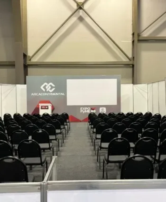 Preparativos previos al inicio de la Expo Pyme Monterrey 2024.